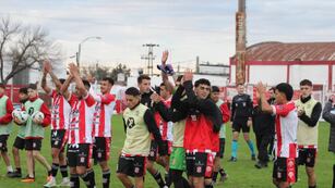 El León festejó en su casa después de sufrir