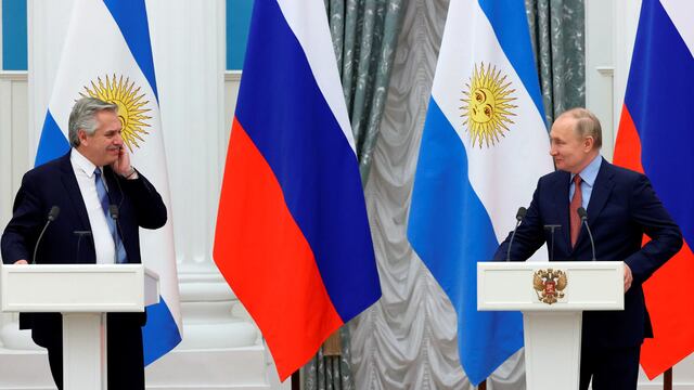 El presidente argentino Alberto Fernández con su par ruso Vladimir Putin. (AP)