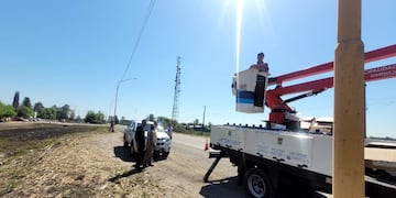 El Ministerio de Obras reemplaza luminarias tradicionales por LED, reduciendo costos de mantenimiento y aumentando la visibilidad.