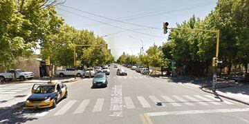 El semáforo en Balloffet y Montecaseros en San Rafael está fuera de servicio mientras lo reparan.