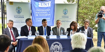 Lo firmaron el gobierno provincial la Universidad Nacional de Tucumán