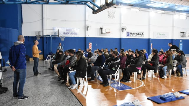 Capacitación sobre RCP en Peñarol, en el marco de Rafaela en Acción