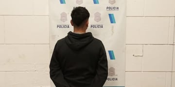 evadió un control policial, se dio a la fuga y al ser interceptado agredió a los policias
