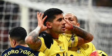 Cuti Romero anotó por duplicado en el empate de Tottenham con Newcastle.