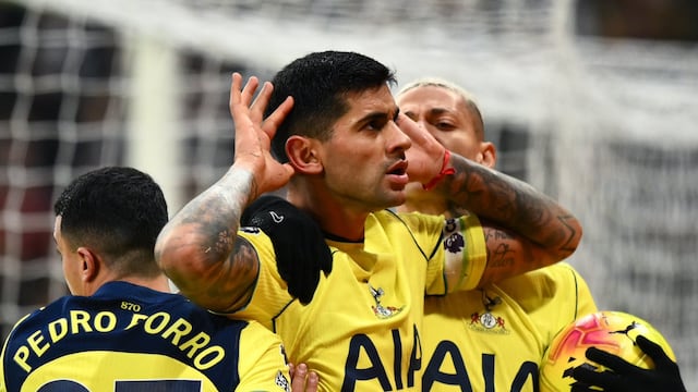 Cuti Romero anotó por duplicado en el empate de Tottenham con Newcastle.