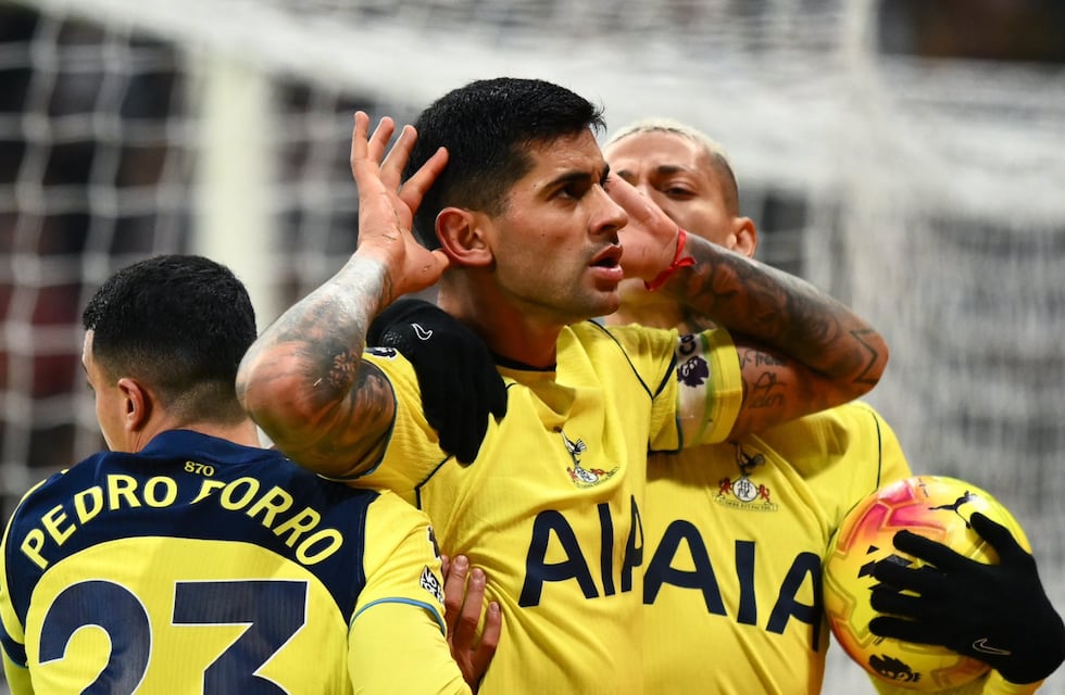 “Me enamoré”: los desopilantes posteos del Tottenham tras el doblete de Cuti Romero