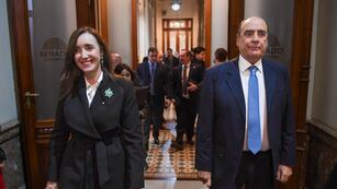 El jefe de Gabinete, Guillermo Francos, y la vicepresidenta Victoria Villarruel en el Senado (Foto: Comunicación Senado)
