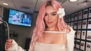 Karol G deslumbró en la premiere de Barbie, la película con un outfit look total pink