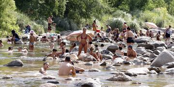 turismo, turistas
temporada de verano en Carlos Paz. Mucha gente en el río
Yanina Aguirre