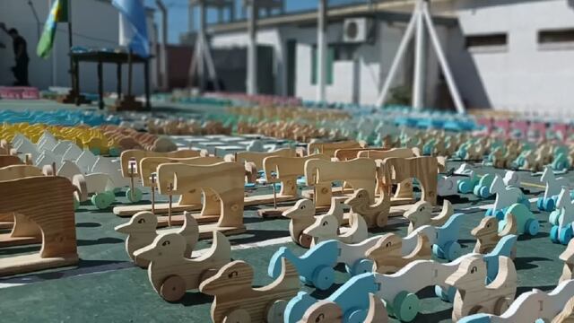 Presos de Villa Floresta fabricaron 2 mil juguetes para Reyes.