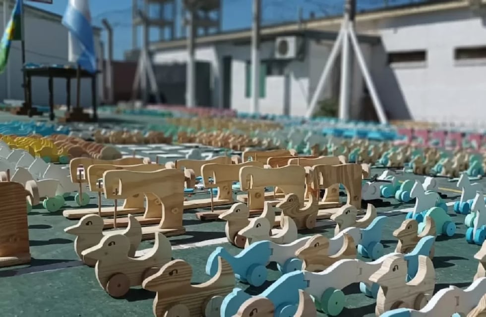 Presos de Villa Floresta fabricaron juguetes para regalar en Reyes Magos