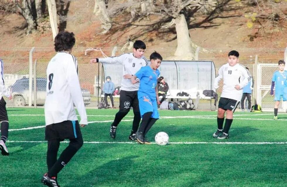 Crece la cantidad de eventos que se realizan en la cancha de césped sintético de Ushuaia