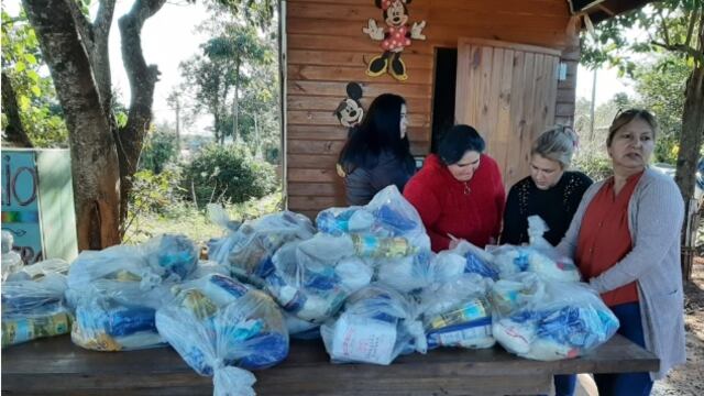 Hicieron entrega de alimentos a varios merenderos de Puerto Iguazú.