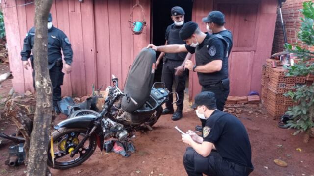Tras allanamiento, secuestran una motocicleta y partes de otras en Puerto Iguazú.