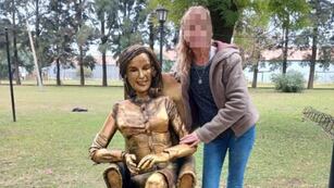 Las autoridades locales renovaron el homenaje en el pueblo natal de la conductora.