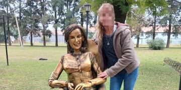 Las autoridades locales renovaron el homenaje en el pueblo natal de la conductora.