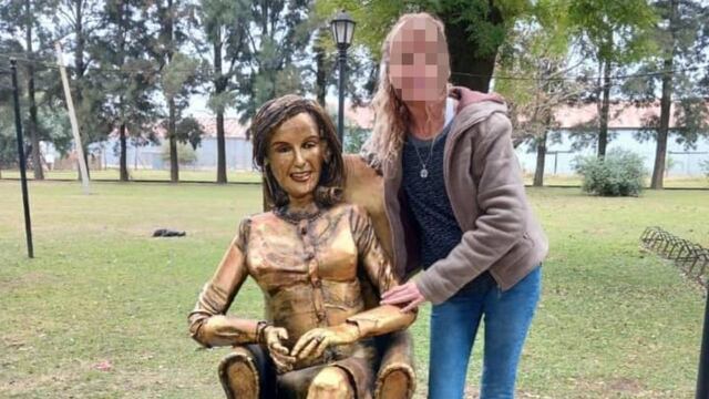 Las autoridades locales renovaron el homenaje en el pueblo natal de la conductora.