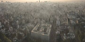 En la ciudad se redujo la visibilidad este lunes y el aire se volvió irrespirable.