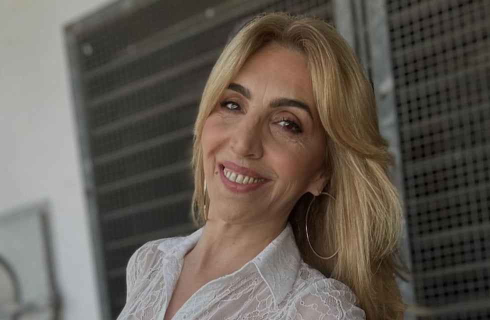 El destape de Karina Iavicoli: la periodista arrasó con un look de encaje y transparencias en tendencia esta temporada