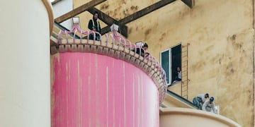 La fachada exterior fue intervenida a fines de julio, pero la obra se interrumpió por el daño en la vía pública.