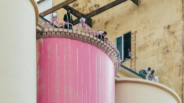 La fachada exterior fue intervenida a fines de julio, pero la obra se interrumpió por el daño en la vía pública.