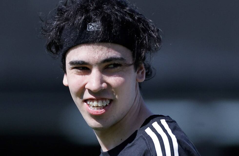 Spreen bromeó sobre su debut ante Vélez con Deportivo Riestra: “La segunda vez”