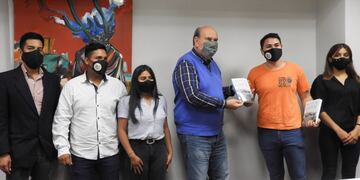 El presidente del PJ Jujuy, Rubén Rivarola recibió a jóvenes de la agrupación "Convergencia" para coordinar la presentación del libro "Néstor, el hombre que cambió todo".