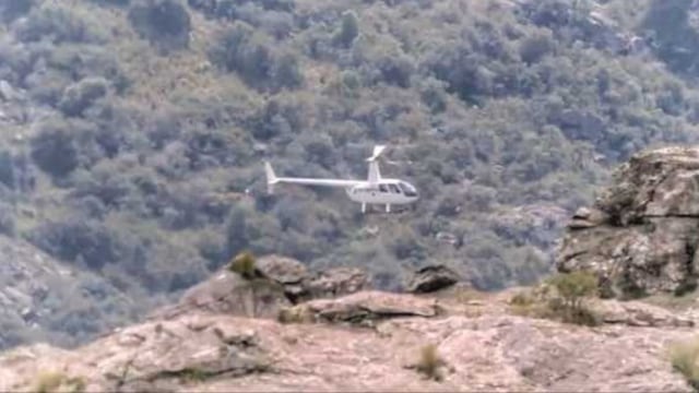 Grabaron un helicóptero sobrevolando el Parque Nacional Quebrada del Condorito.
