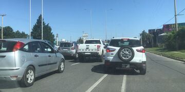 Un importante embotellamiento se registró en avenida La Voz del Interior.