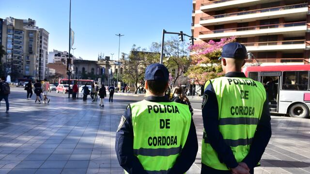 Córdoba. El Patio Olmos y la Plaza Velez Sársfield, este martes 22 de agosto. (José Gabriel Hernández / La Voz)