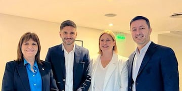 Patricia Bullrich junto a Luis Petri, el gobernador electo de Santa Fe, Maximiliano Pullaro, y su vice, Gisela Scaglia (Twitter)
