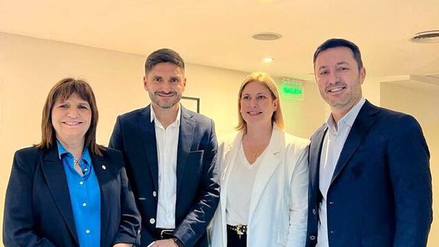 Patricia Bullrich junto a Luis Petri, el gobernador electo de Santa Fe, Maximiliano Pullaro, y su vice, Gisela Scaglia (Twitter)