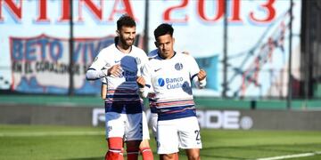 "Uvita" Fernández marcó el 1-0 para San Lorenzo.