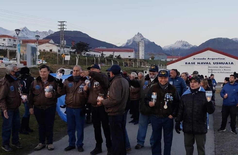 Ushuaia: se realizó una marcha de antorchas en homenaje a los tripulantes del Crucero A.R.A “General Belgrano”