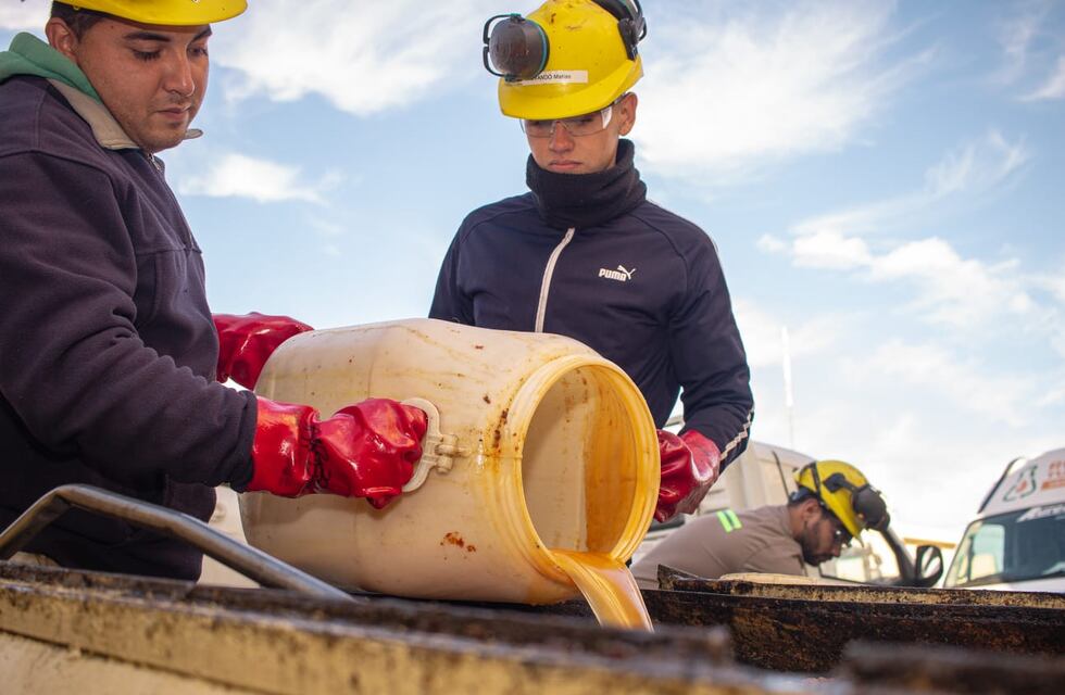 Más de la mitad de los argentinos no recicla el aceite que utilizó para freír