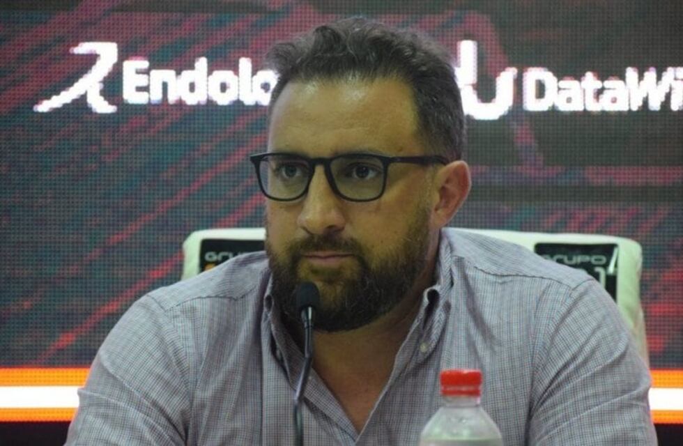 El presidente de Argentinos Juniors apuntó contra Riquelme por el duelo ante Boca por Copa Argentina