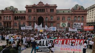 Continúa el paro total y movilización en el Hospital Garrahan