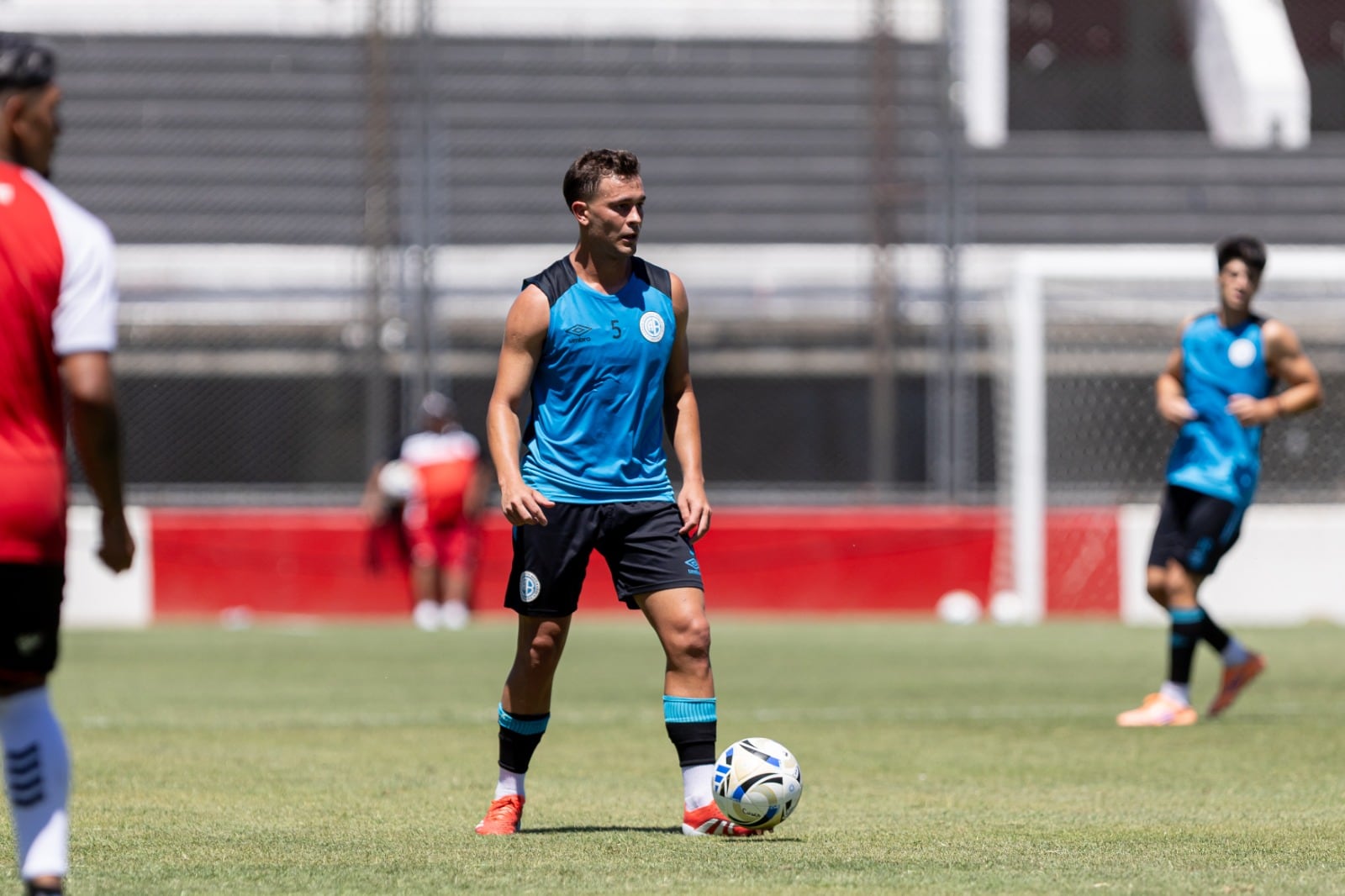 Belgrano jugó dos partidos de 70 minutos con Chacarita.