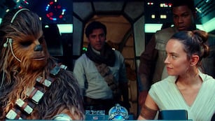 Rey, interpretada por Daisy Ridley, es la gran protagonista de la nueva saga de "Star Wars". Foto AP.