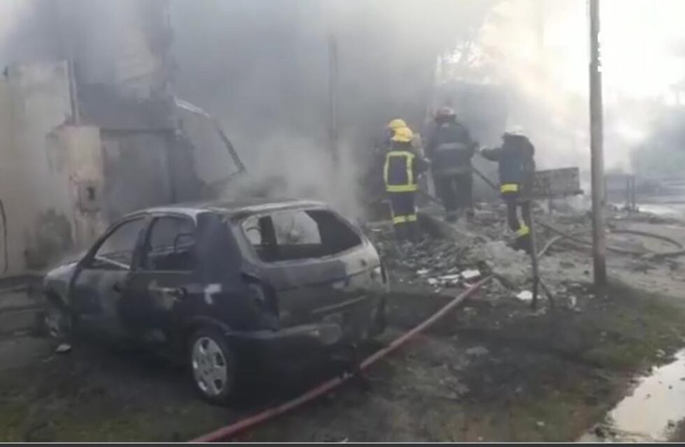 Fabrica de living de Frontera fue consumida por un incendio