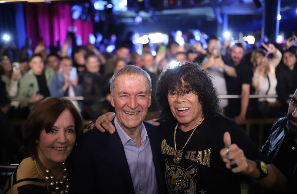 El Museo Bar de La Mona Jiménez cumplió un año: el agradecimiento del cuartetero y la presencia de Schiaretti