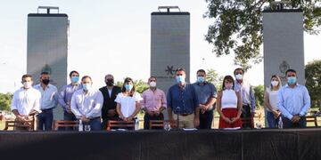 “Se apunta al impulso y desarrollo de las comunidades fortaleciendo las economías culturales locales” explicó Capitanich.