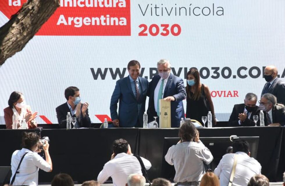 Qué vino le regaló Suárez a Alberto Fernández