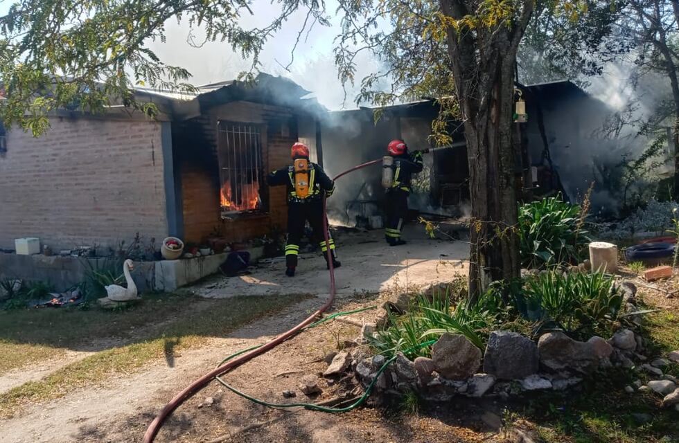Incendio en Valle Hermoso: una vivienda fue consumida por el fuego en las sierras de Córdoba