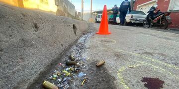 Un barrabrava de Belgrano se enfrentó a vecinos de barrio Los Plátanos.