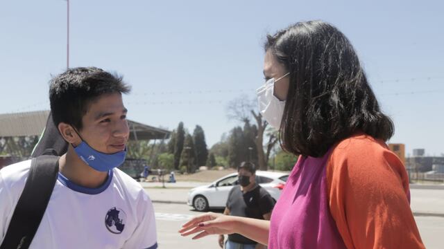 La diputada Leila Chaher en la despedida a David Arroyo, el jugador de hockey de Calilegua que integra el seleccionado jujeño de mayores.