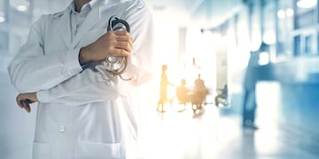 El Día del Médico es celebrado en Argentina y Latinoamérica en reconocimiento a los aportes de un médico cubano. Foto Los Andes.