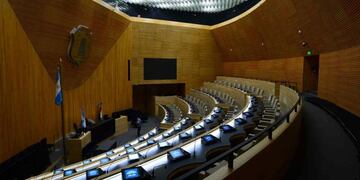 Los empleados legislativos en condición de acceder a la pasividad anticipada están a la expectativa de los detalles del acuerdo. (La Voz/ archivo)