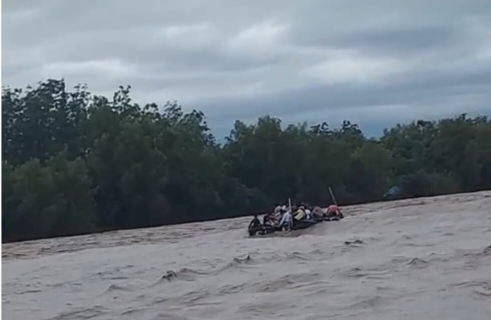 Horror en Salta: se pinchó un gomón en el que viajaban 20 personas