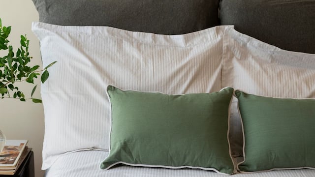 Adiós al respaldo de cama tradicional: la nueva tendencia para aprovechar al máximo el espacio del dormitorio